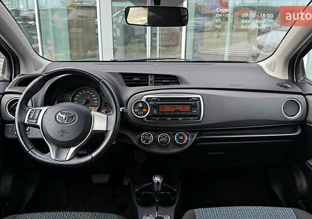 Белый Тойота Ярис, объемом двигателя 1.3 л и пробегом 69 тыс. км за 9600 $, фото 7 на Automoto.ua