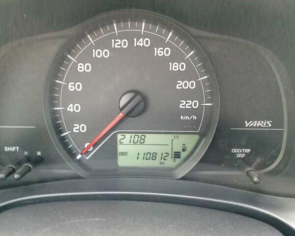 Белый Тойота Ярис, объемом двигателя 1 л и пробегом 110 тыс. км за 6500 $, фото 1 на Automoto.ua