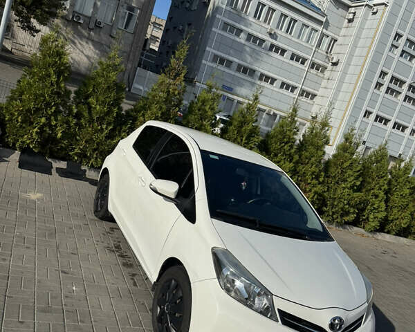 Тойота Ярис 2012 в Днепре (Днепропетровске) на Automoto.ua Белый Тойота Ярис, объемом двигателя 1.33 л и пробегом 142 тыс. км за 9300 $, фото 6 на Automoto.ua
