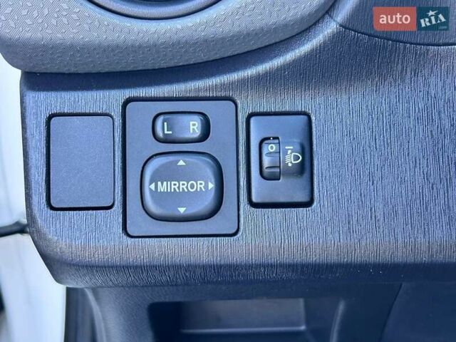 Білий Тойота Яріс, об'ємом двигуна 1.5 л та пробігом 225 тис. км за 10500 $, фото 16 на Automoto.ua
