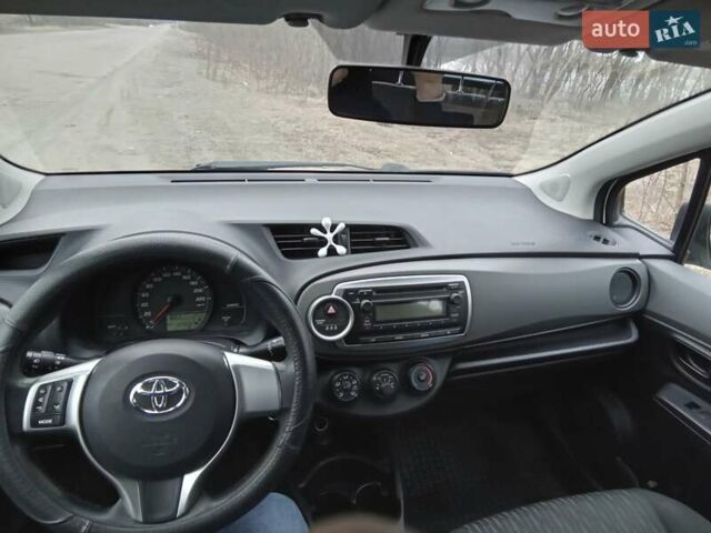 Білий Тойота Яріс, об'ємом двигуна 1 л та пробігом 136 тис. км за 5700 $, фото 1 на Automoto.ua