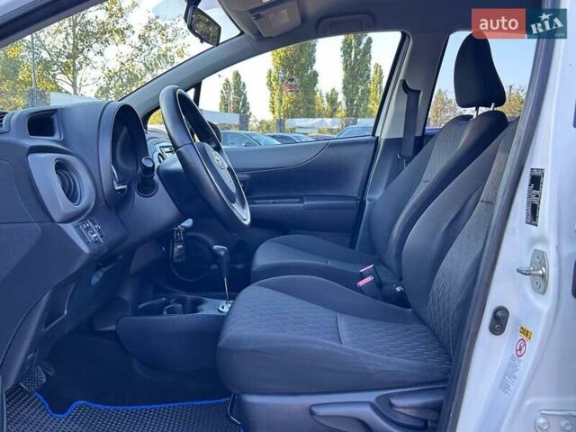 Білий Тойота Яріс, об'ємом двигуна 1.5 л та пробігом 225 тис. км за 10500 $, фото 13 на Automoto.ua