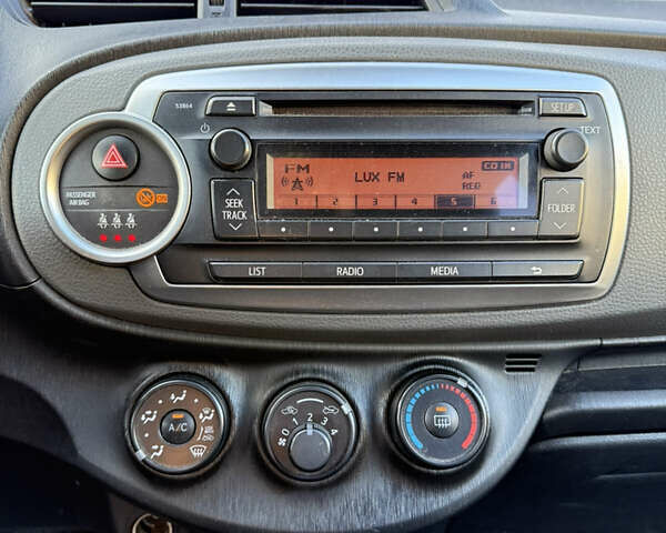 Белый Тойота Ярис, объемом двигателя 1 л и пробегом 249 тыс. км за 5600 $, фото 18 на Automoto.ua