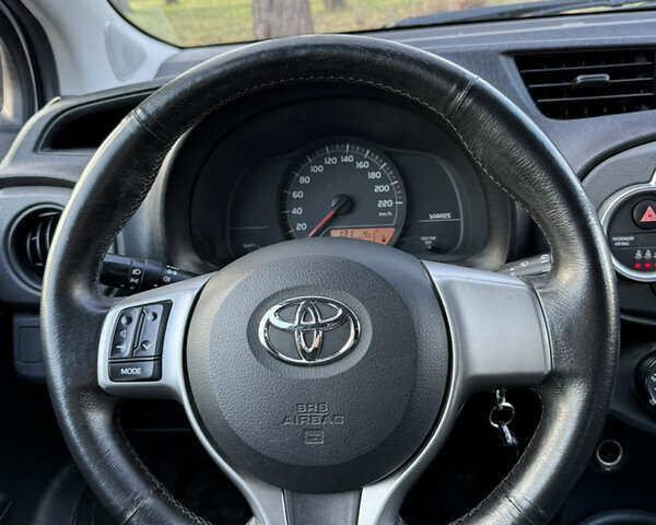 Белый Тойота Ярис, объемом двигателя 1 л и пробегом 249 тыс. км за 5600 $, фото 17 на Automoto.ua