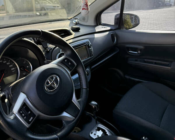 Тойота Ярис 2012 в Днепре (Днепропетровске) на Automoto.ua Белый Тойота Ярис, объемом двигателя 1.33 л и пробегом 142 тыс. км за 9300 $, фото 7 на Automoto.ua