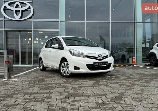 Белый Тойота Ярис, объемом двигателя 1.3 л и пробегом 69 тыс. км за 9600 $, фото 18 на Automoto.ua
