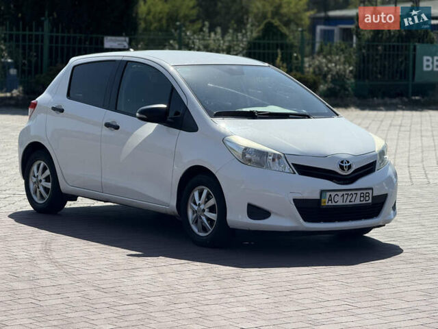 Белый Тойота Ярис, объемом двигателя 1 л и пробегом 163 тыс. км за 6900 $, фото 2 на Automoto.ua