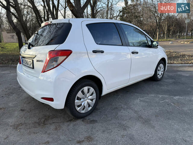 Белый Тойота Ярис, объемом двигателя 1 л и пробегом 249 тыс. км за 5600 $, фото 9 на Automoto.ua