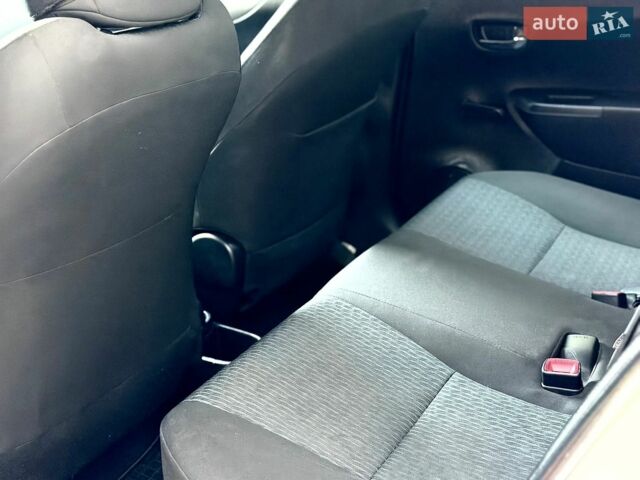 Белый Тойота Ярис, объемом двигателя 1.33 л и пробегом 150 тыс. км за 9999 $, фото 17 на Automoto.ua