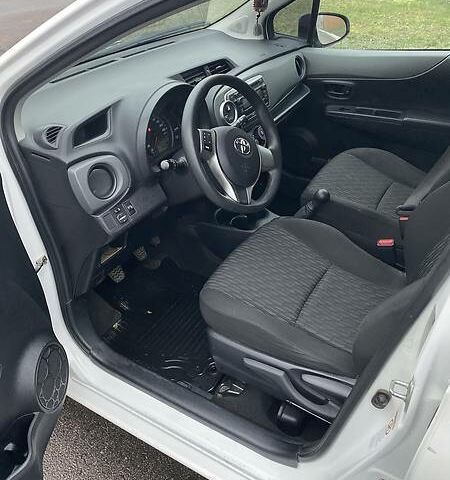 Білий Тойота Яріс, об'ємом двигуна 1 л та пробігом 102 тис. км за 7200 $, фото 2 на Automoto.ua