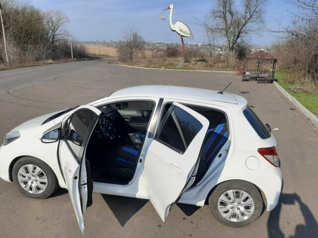 Білий Тойота Яріс, об'ємом двигуна 1.4 л та пробігом 48 тис. км за 8000 $, фото 6 на Automoto.ua