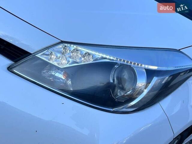 Білий Тойота Яріс, об'ємом двигуна 1.5 л та пробігом 225 тис. км за 10500 $, фото 8 на Automoto.ua