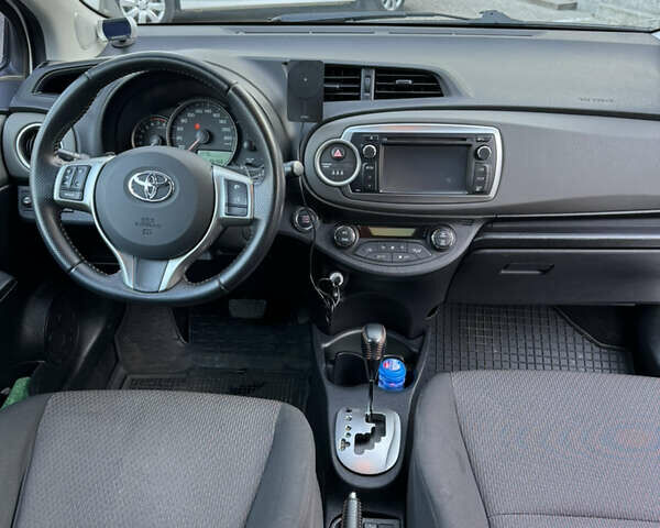 Тойота Ярис 2012 в Киеве на Automoto.ua Белый Тойота Ярис, объемом двигателя 1.3 л и пробегом 96 тыс. км за 11000 $, фото 8 на Automoto.ua