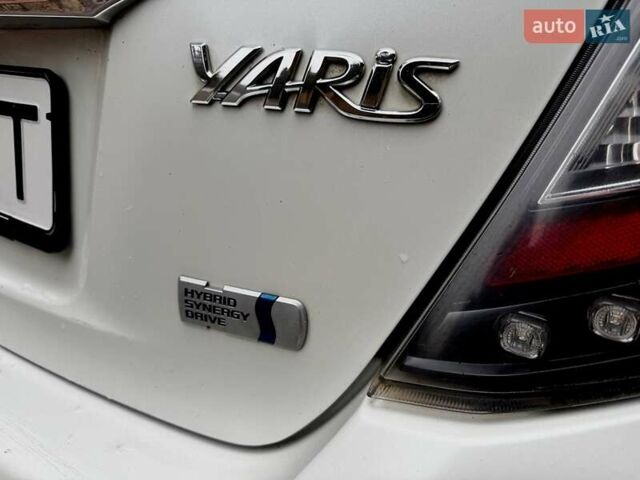 Белый Тойота Ярис, объемом двигателя 1.5 л и пробегом 250 тыс. км за 11900 $, фото 7 на Automoto.ua