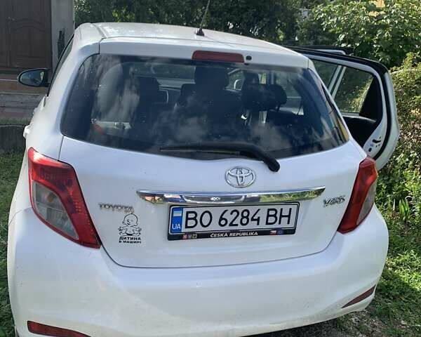 Білий Тойота Яріс, об'ємом двигуна 1 л та пробігом 180 тис. км за 5500 $, фото 2 на Automoto.ua