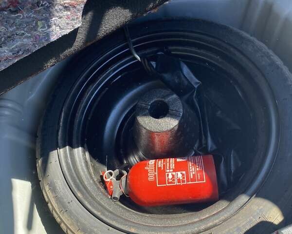 Білий Тойота Яріс, об'ємом двигуна 1 л та пробігом 254 тис. км за 7000 $, фото 7 на Automoto.ua