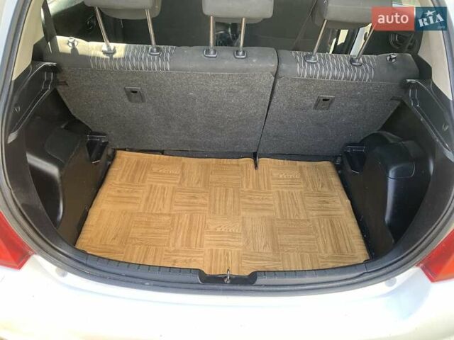 Білий Тойота Яріс, об'ємом двигуна 1 л та пробігом 180 тис. км за 5500 $, фото 6 на Automoto.ua