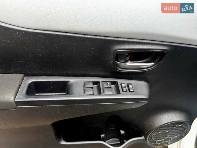 Белый Тойота Ярис, объемом двигателя 1.5 л и пробегом 250 тыс. км за 11900 $, фото 18 на Automoto.ua