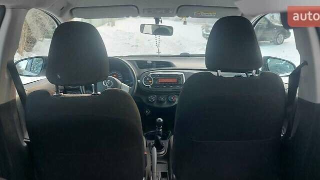 Белый Тойота Ярис, объемом двигателя 1.33 л и пробегом 130 тыс. км за 6700 $, фото 3 на Automoto.ua