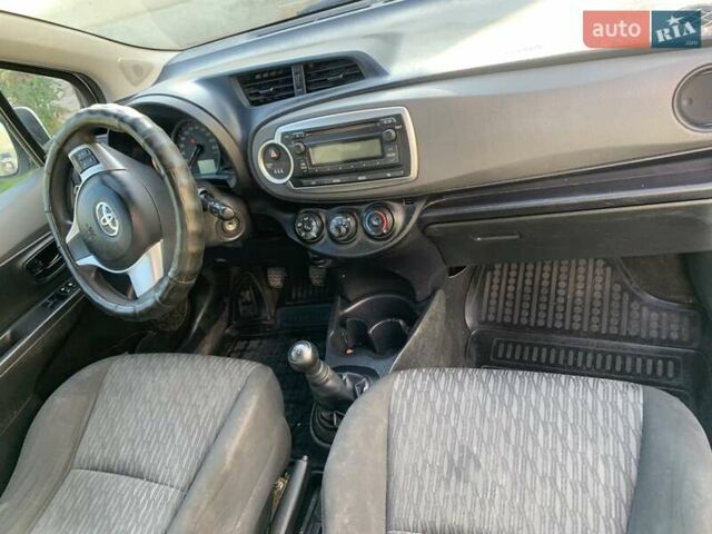 Білий Тойота Яріс, об'ємом двигуна 1 л та пробігом 180 тис. км за 5500 $, фото 3 на Automoto.ua