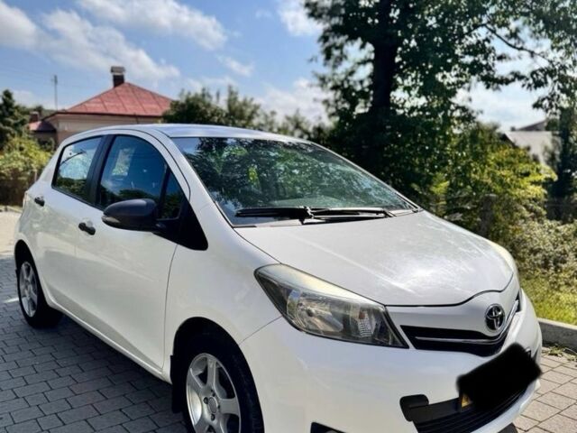 Білий Тойота Яріс, об'ємом двигуна 1.33 л та пробігом 79 тис. км за 7000 $, фото 4 на Automoto.ua