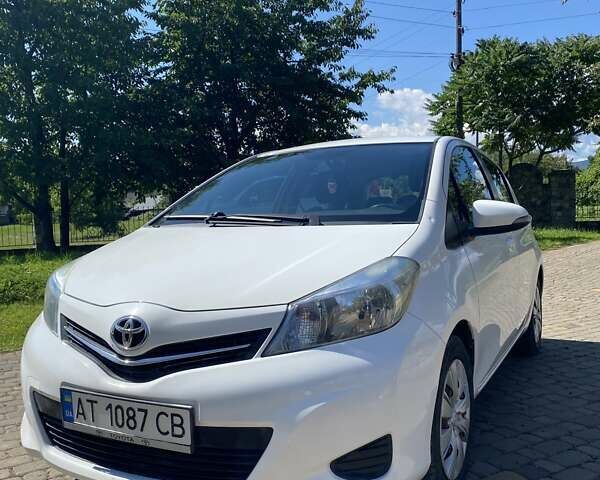 Білий Тойота Яріс, об'ємом двигуна 1 л та пробігом 254 тис. км за 7000 $, фото 1 на Automoto.ua