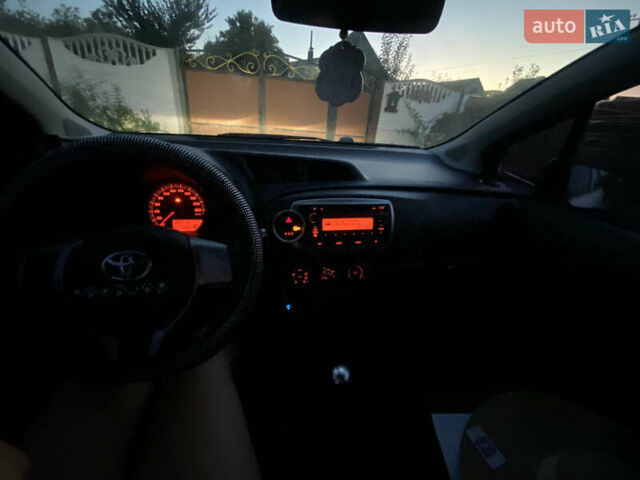 Белый Тойота Ярис, объемом двигателя 1.33 л и пробегом 172 тыс. км за 8500 $, фото 5 на Automoto.ua