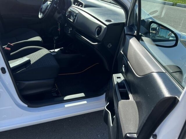 Білий Тойота Яріс, об'ємом двигуна 1.33 л та пробігом 96 тис. км за 11700 $, фото 7 на Automoto.ua