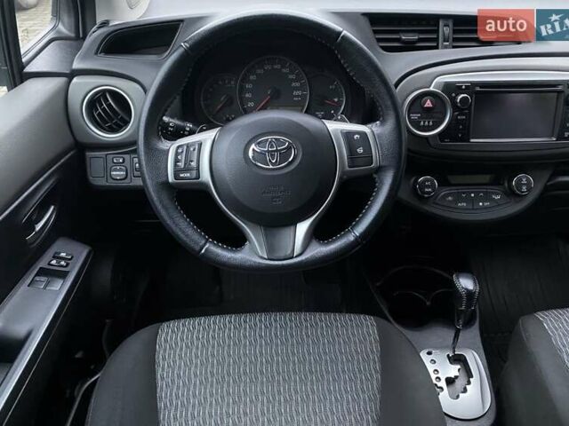 Білий Тойота Яріс, об'ємом двигуна 1.33 л та пробігом 64 тис. км за 13500 $, фото 8 на Automoto.ua