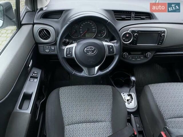 Білий Тойота Яріс, об'ємом двигуна 1.33 л та пробігом 64 тис. км за 13500 $, фото 12 на Automoto.ua