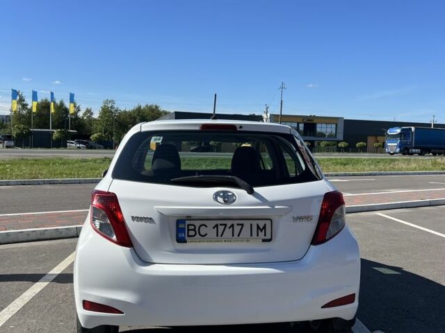 Білий Тойота Яріс, об'ємом двигуна 1.33 л та пробігом 96 тис. км за 11700 $, фото 3 на Automoto.ua