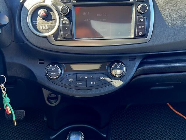 Белый Тойота Ярис, объемом двигателя 1.3 л и пробегом 96 тыс. км за 11700 $, фото 7 на Automoto.ua