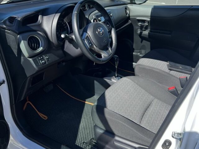 Білий Тойота Яріс, об'ємом двигуна 1.33 л та пробігом 96 тис. км за 11700 $, фото 6 на Automoto.ua