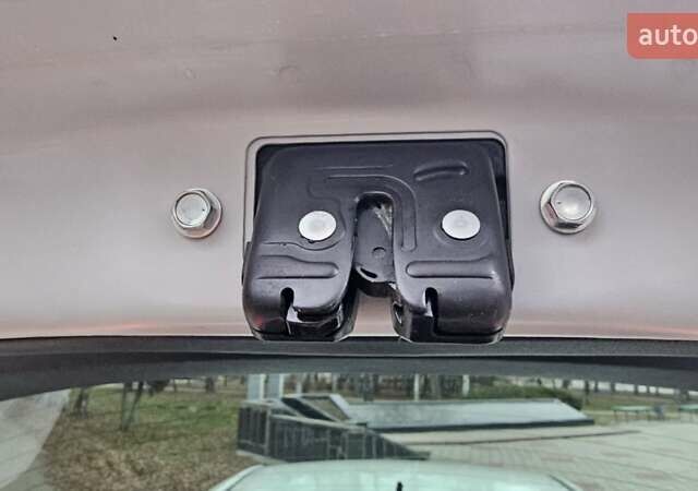 Белый Тойота Ярис, объемом двигателя 1.33 л и пробегом 60 тыс. км за 13000 $, фото 10 на Automoto.ua