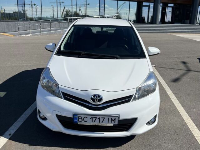 Білий Тойота Яріс, об'ємом двигуна 1.33 л та пробігом 96 тис. км за 11700 $, фото 2 на Automoto.ua