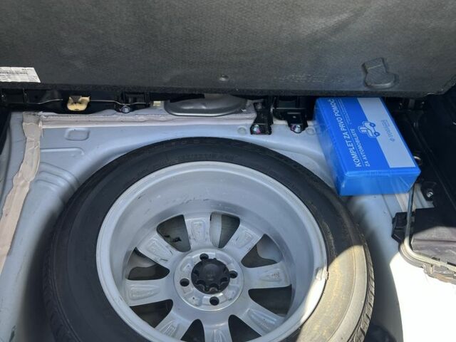 Білий Тойота Яріс, об'ємом двигуна 1.33 л та пробігом 96 тис. км за 11700 $, фото 10 на Automoto.ua