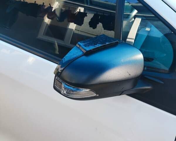 Белый Тойота Ярис, объемом двигателя 1.33 л и пробегом 244 тыс. км за 7000 $, фото 4 на Automoto.ua