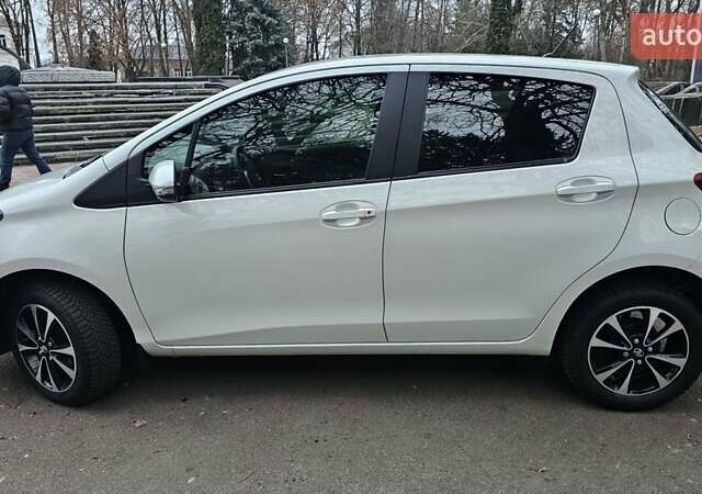 Белый Тойота Ярис, объемом двигателя 1.33 л и пробегом 60 тыс. км за 13000 $, фото 6 на Automoto.ua