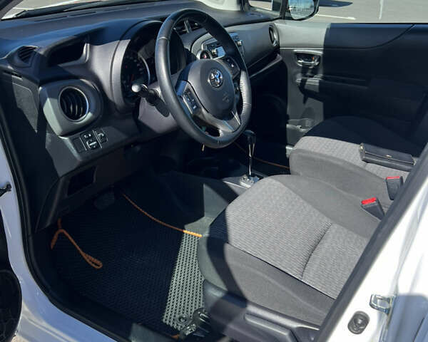 Белый Тойота Ярис, объемом двигателя 1.3 л и пробегом 96 тыс. км за 11700 $, фото 9 на Automoto.ua