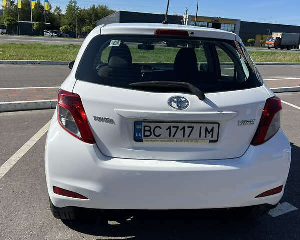 Белый Тойота Ярис, объемом двигателя 1.3 л и пробегом 96 тыс. км за 11700 $, фото 6 на Automoto.ua