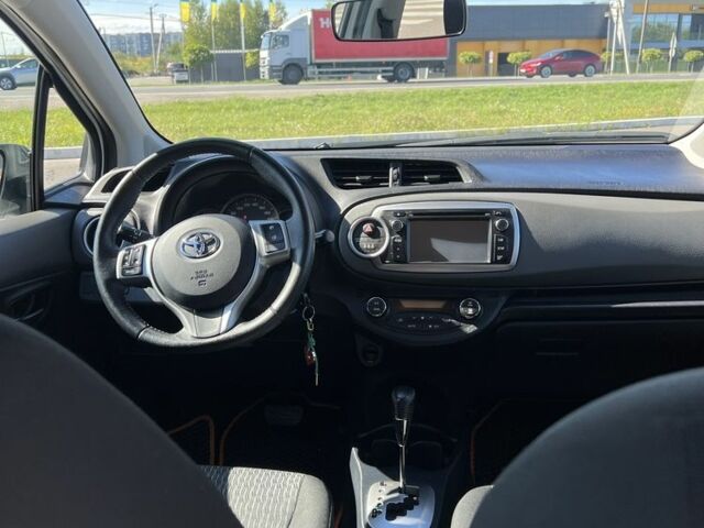 Білий Тойота Яріс, об'ємом двигуна 1.33 л та пробігом 96 тис. км за 11700 $, фото 12 на Automoto.ua