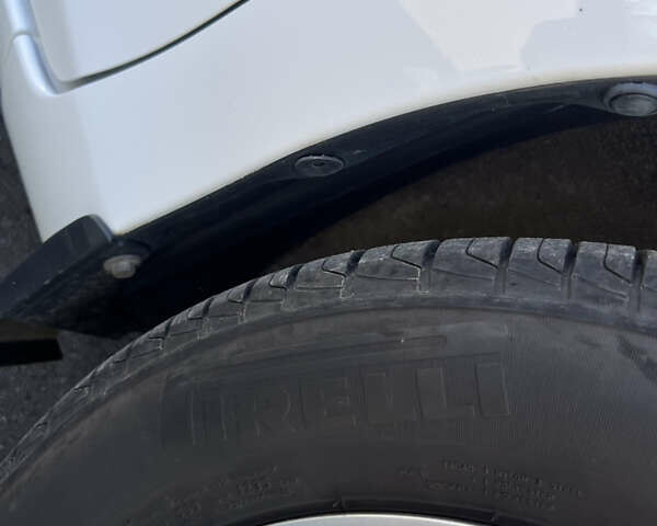 Белый Тойота Ярис, объемом двигателя 1.3 л и пробегом 96 тыс. км за 11700 $, фото 23 на Automoto.ua