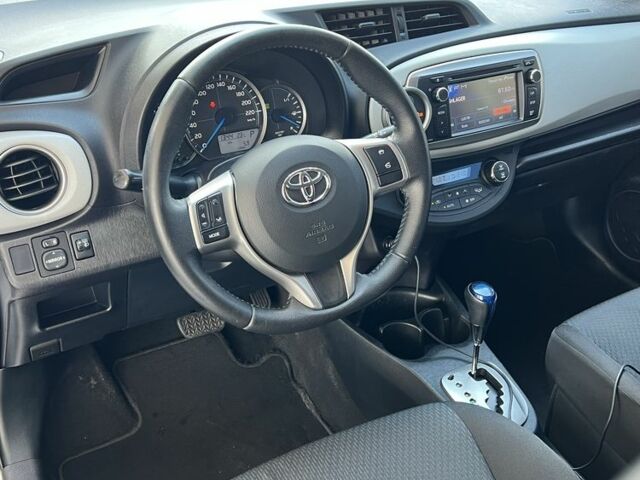 Белый Тойота Ярис, объемом двигателя 1.5 л и пробегом 155 тыс. км за 11700 $, фото 7 на Automoto.ua