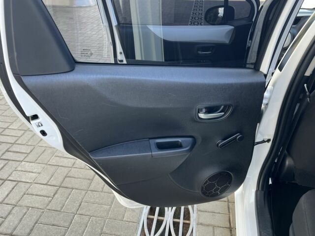 Белый Тойота Ярис, объемом двигателя 1.5 л и пробегом 155 тыс. км за 11700 $, фото 11 на Automoto.ua