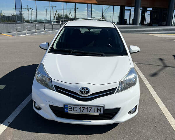 Белый Тойота Ярис, объемом двигателя 1.3 л и пробегом 96 тыс. км за 11700 $, фото 3 на Automoto.ua