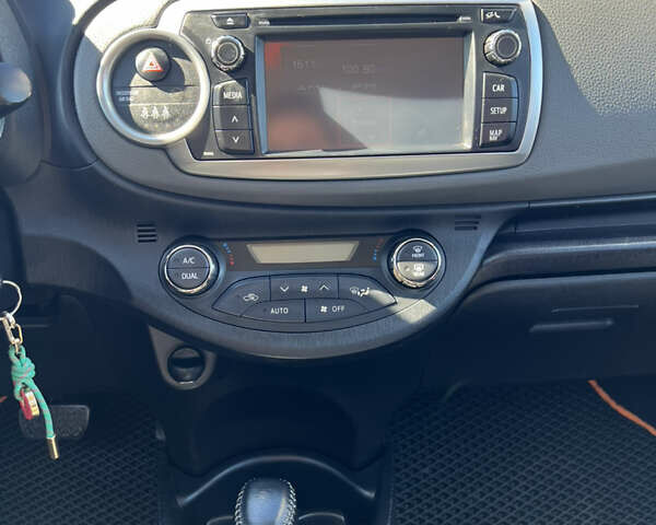 Белый Тойота Ярис, объемом двигателя 1.3 л и пробегом 96 тыс. км за 11700 $, фото 22 на Automoto.ua