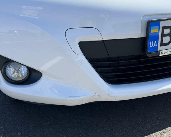 Белый Тойота Ярис, объемом двигателя 1.3 л и пробегом 96 тыс. км за 11700 $, фото 11 на Automoto.ua