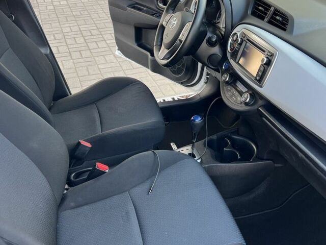 Белый Тойота Ярис, объемом двигателя 1.5 л и пробегом 155 тыс. км за 11700 $, фото 17 на Automoto.ua