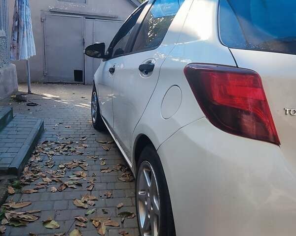 Белый Тойота Ярис, объемом двигателя 1.33 л и пробегом 244 тыс. км за 7000 $, фото 8 на Automoto.ua