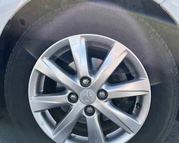 Белый Тойота Ярис, объемом двигателя 1.3 л и пробегом 96 тыс. км за 11700 $, фото 25 на Automoto.ua